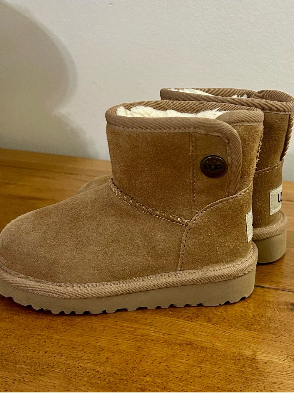 UGG Mini Shearling Suede Boots - Chestnut Brown toddler 7